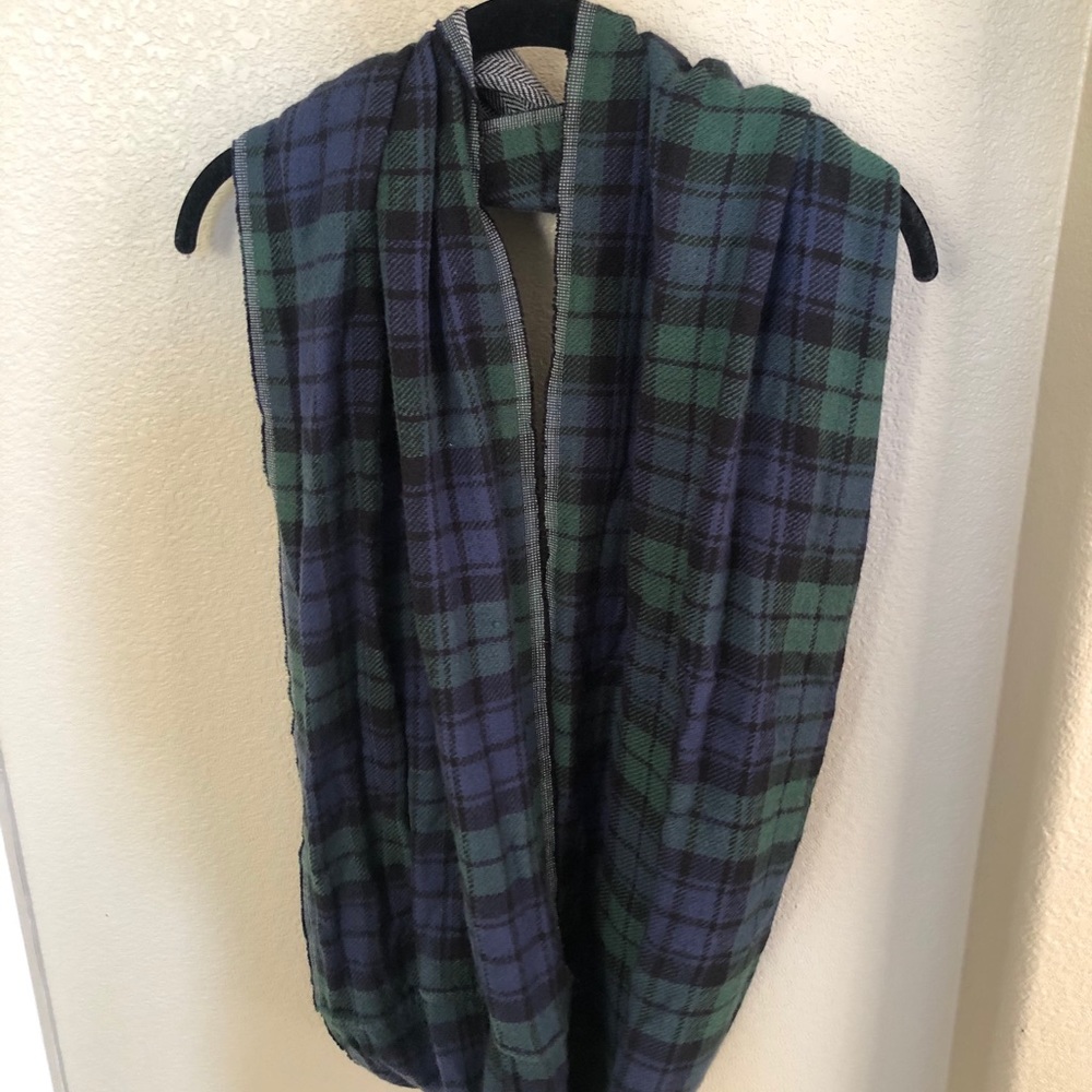 Loft Double Sided Circle Scarf Plaid & Herringbone